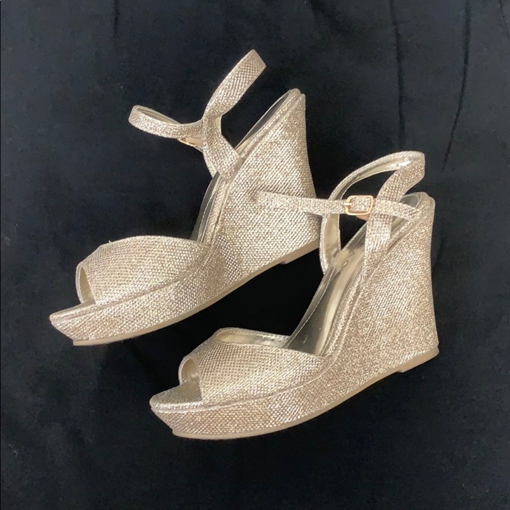 Rampage gold wedge sz 8.5